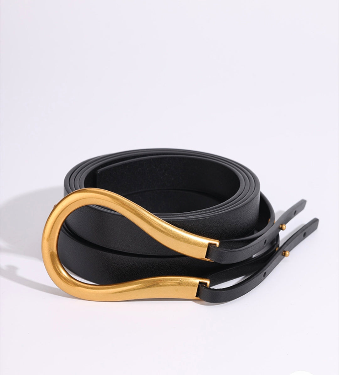 Versatile Sleek Leather Belt