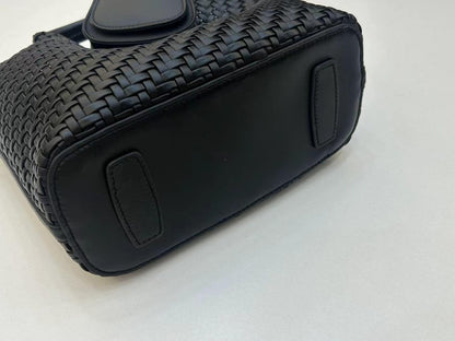 Versatile handmade handbag